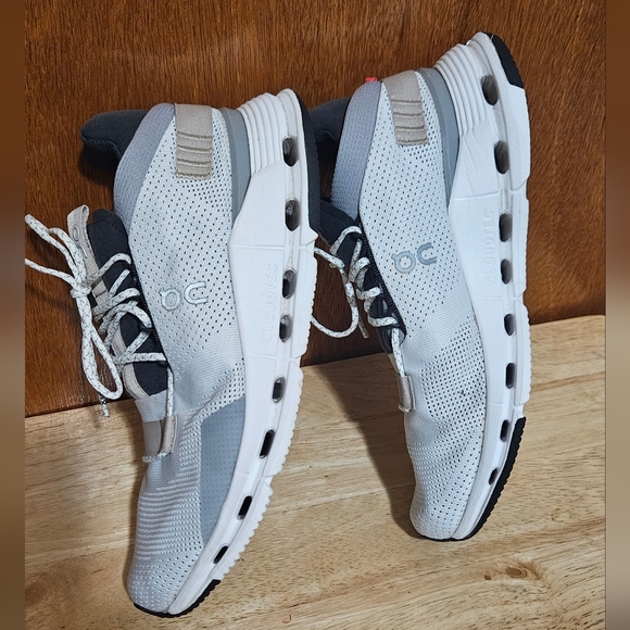 On Running Women's Black and White Sneakers Size 8.5 - Picture 6 of 16